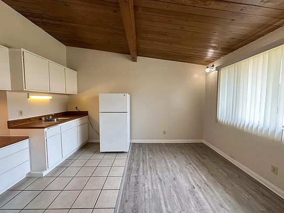 4th image of 210 S Oak Knoll Ave APT 14