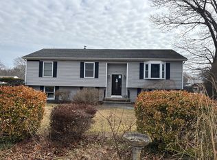 31 Concord Rd, Shirley, NY