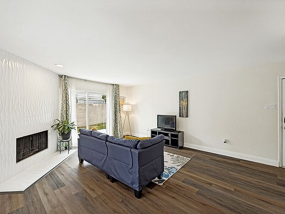 5th image of 839 Dublin Dr #2