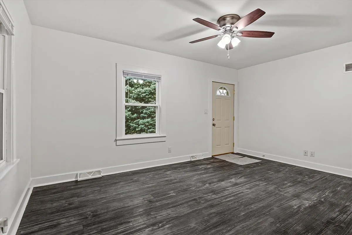 2 bed, 890 sqft, $1,500 — Photo 4