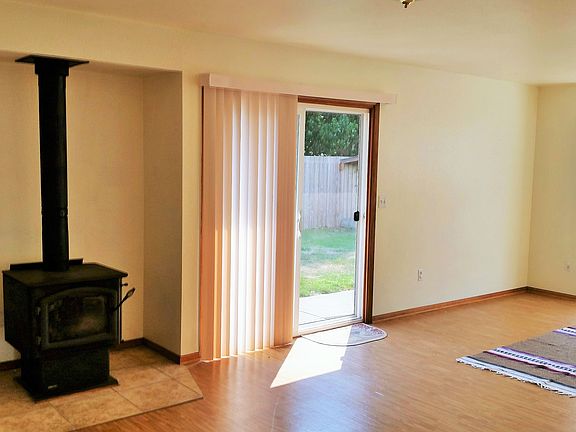 2nd image of 165 Willow Glen Ct