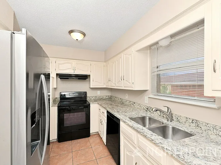 1315 Drury Dr — Photo 6