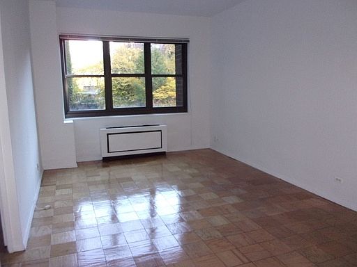 3rd image of 200 E 72nd St APT 3E