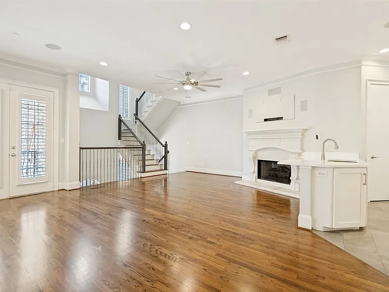 3967 Travis St — Photo 5