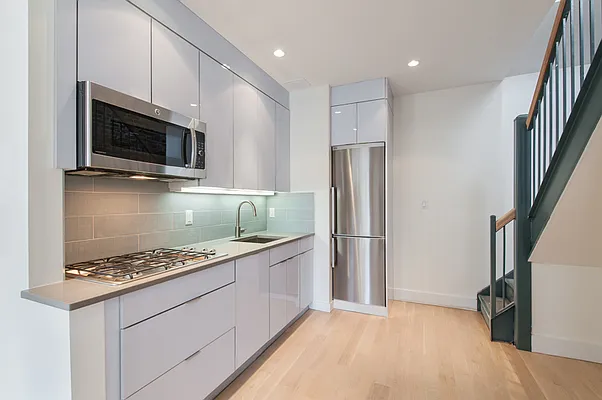 Rented by Weinstein Realty Group | media 22