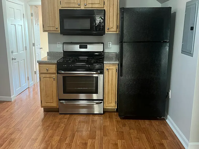 35 Edgewood St #3 — Photo 5