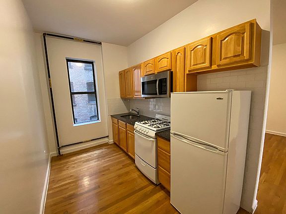 3rd image of 144 W 19th St APT 2F