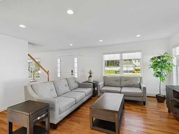 5th image of 16 Mastro Ct
