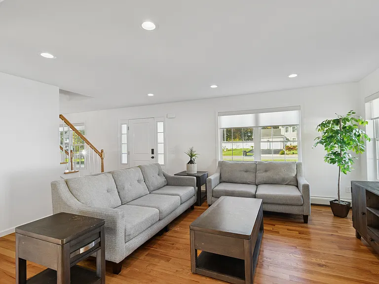 16 Mastro Ct — Photo 5