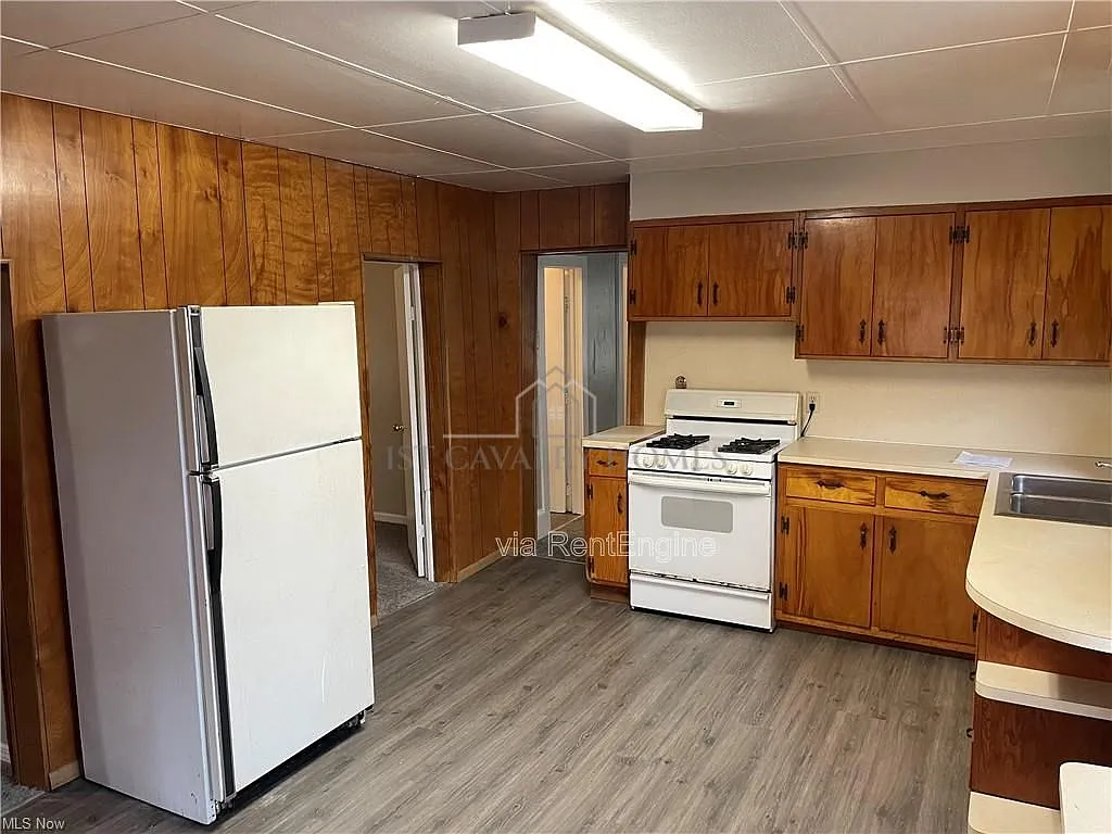 3 bed, 1.0 bath, $1,200 — Photo 2