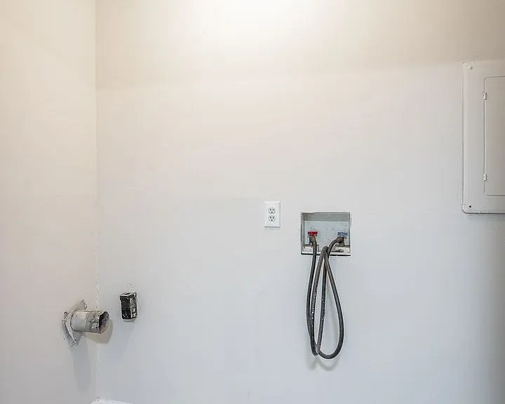 2404 Briggs Avenue — Photo 9