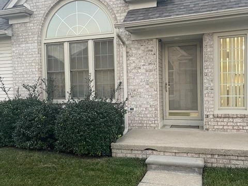 1st image of 13484 Wyndemere Cir
