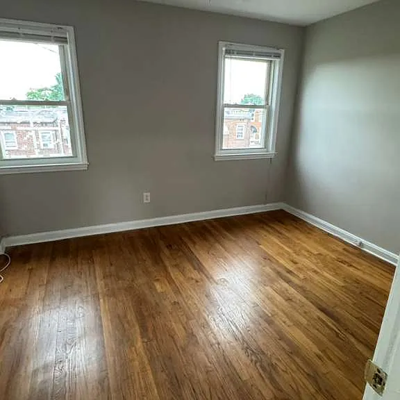 2439 Ashton St — Photo 2