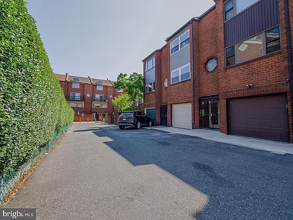 2nd image of 1 Queen St Unit 2