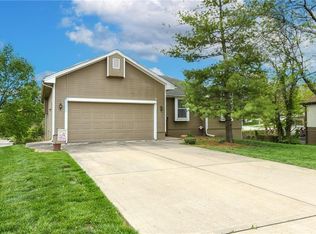 1105 NE Colleen Dr, Lees Summit, MO 64086