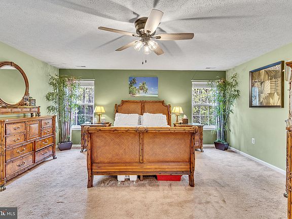 2nd image of 1072 Norfolk Dr