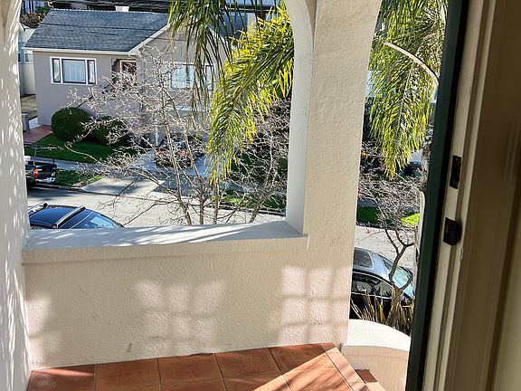 3rd image of 585 Wesley Ave