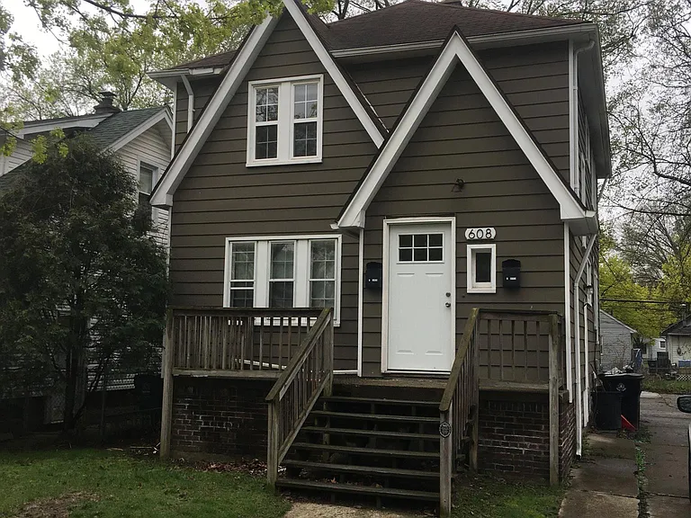 608 E Bernhard Ave — Photo 7