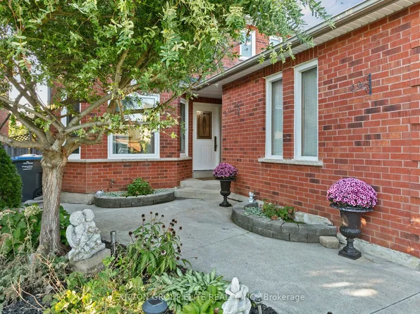 5824 Prairie Cir, Mississauga, ON L5N 6B4