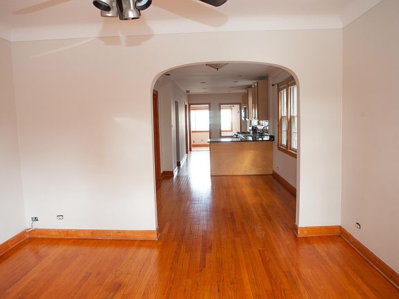 5th image of 2739 N Avers Ave #2
