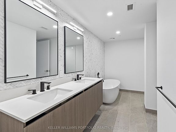 4th image of 1720 Bayview Ave #Townhouse 09