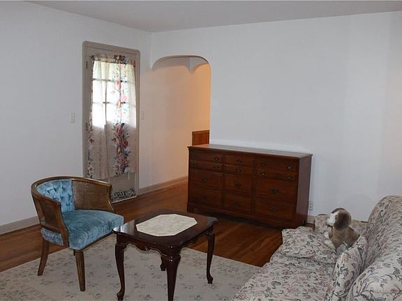 3rd image of 120 Fair St