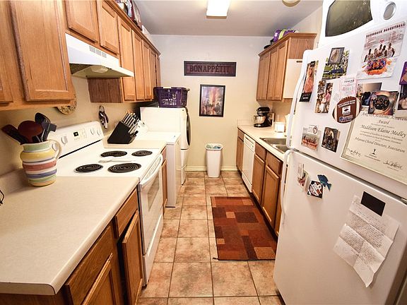 4th image of 256/258 Graystone Cir