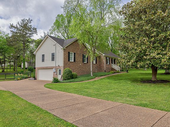 4th image of 204 Norfolk Ln