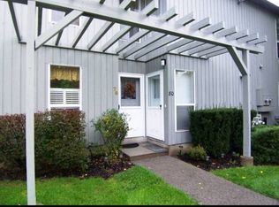 80 Hemlock Cir, Peekskill, NY 10566