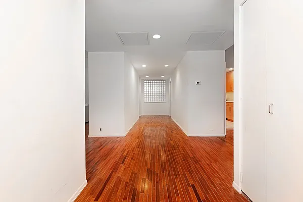 Rented by Manhattan Boutique Real Estate | media 2