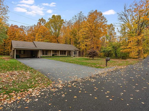 2nd image of 15 Vanderbilt Ln