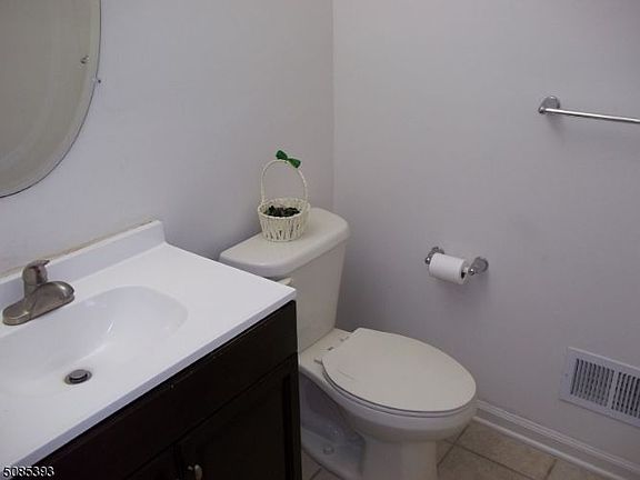 5th image of 35 Clifford Cir