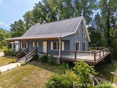 5585 Hochberger Rd, Eau Claire, MI, 49111