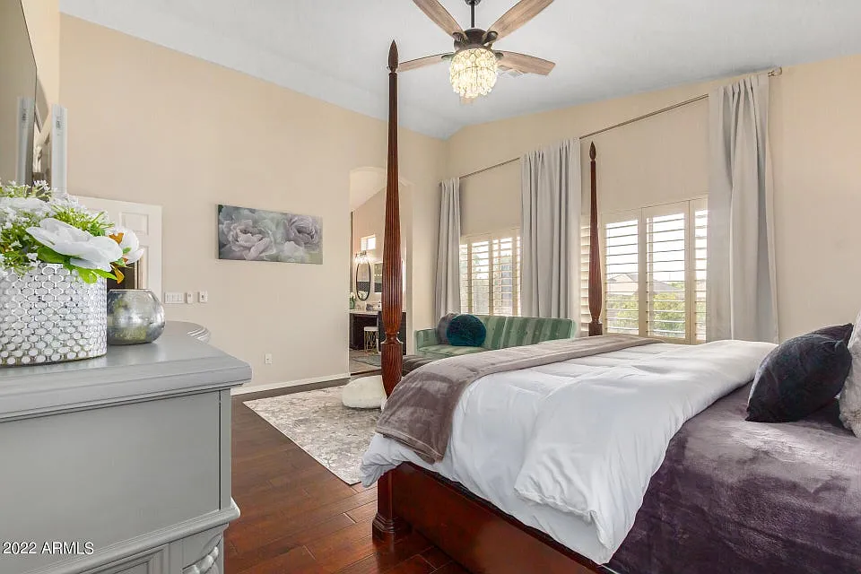 5 bed, 3694 sqft, $27,000 — Photo 4