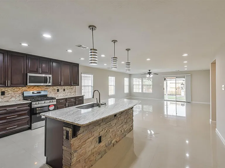7718 Shavano Ln — Photo 9