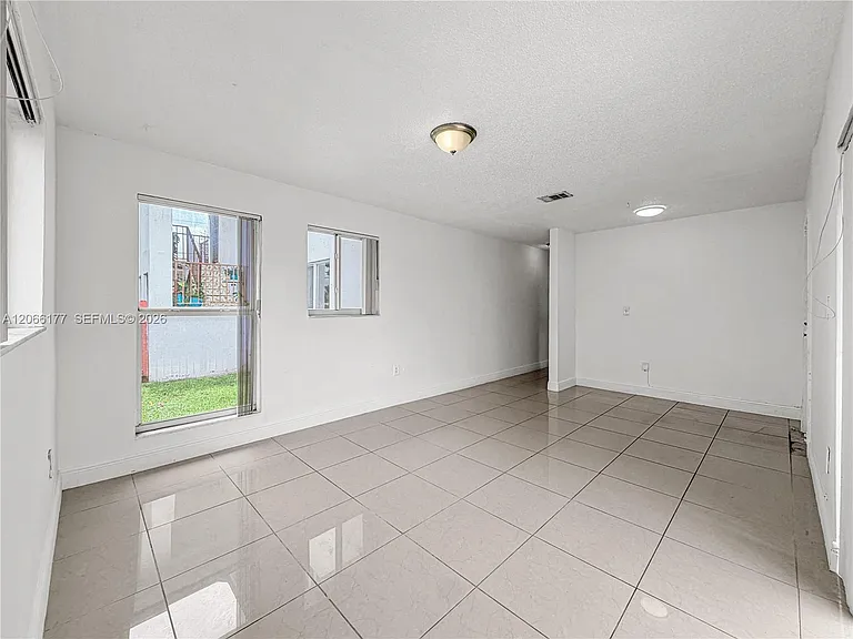 9103 SW 38th St #A — Photo 11