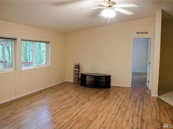 4th image of 130 SE Picadilly Dr