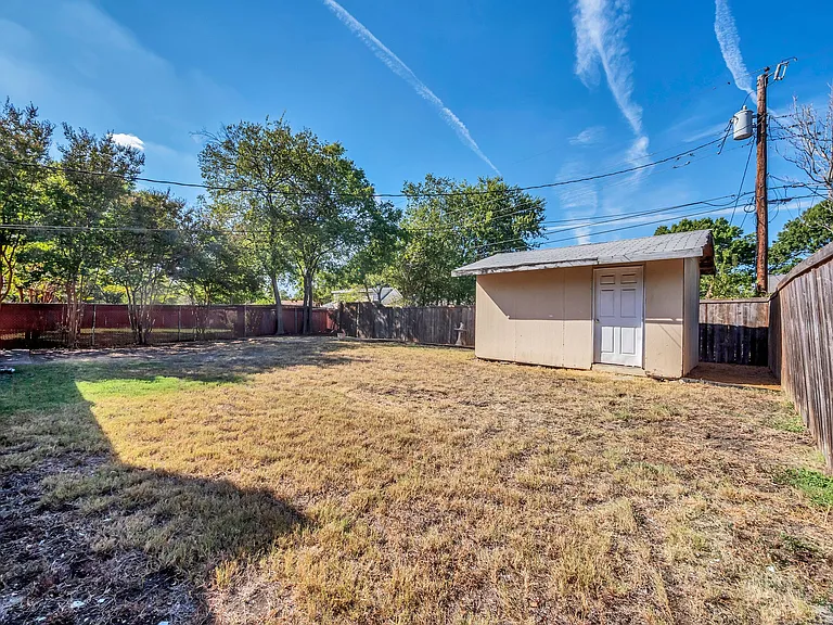 716 Melrose Dr — Photo 22