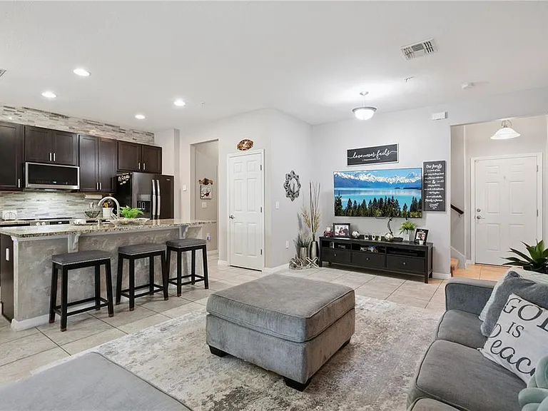 2438 Seven Oaks Dr — Photo 7