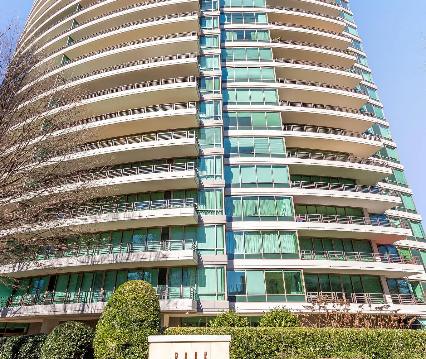 700 Park Regency Pl NE — Photo 1