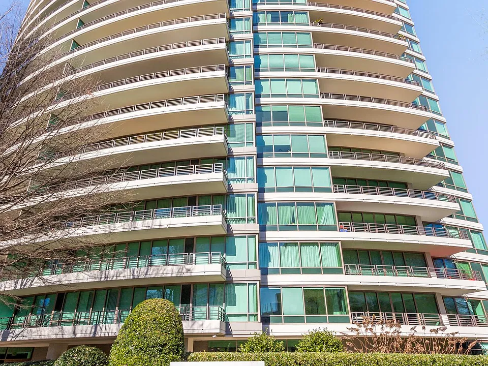 700 Park Regency Pl NE #603
