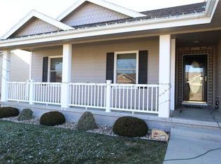 1913 Country Cove Ln, Altoona, IA 50009