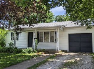 218 E Walnut St, Bolivar, MO 65613