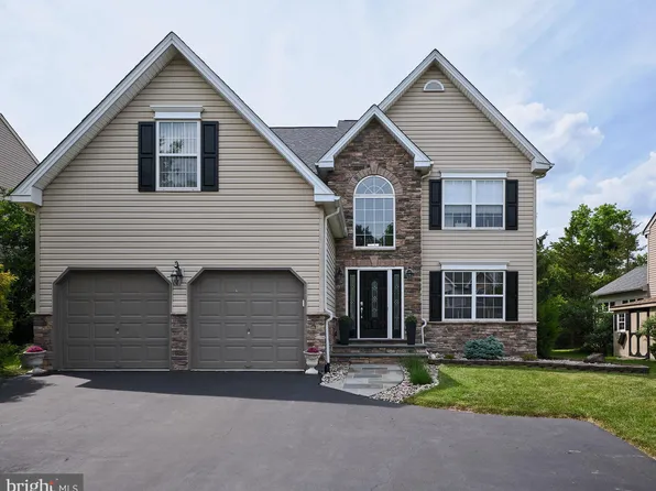 125 Riverwoods Dr, New Hope, PA 18938