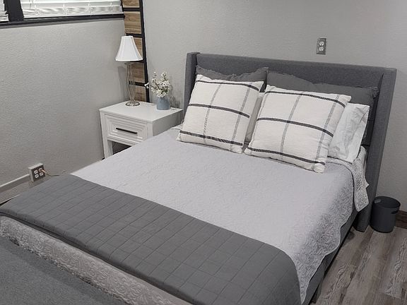 4th image of 835 E Platte Ave #5