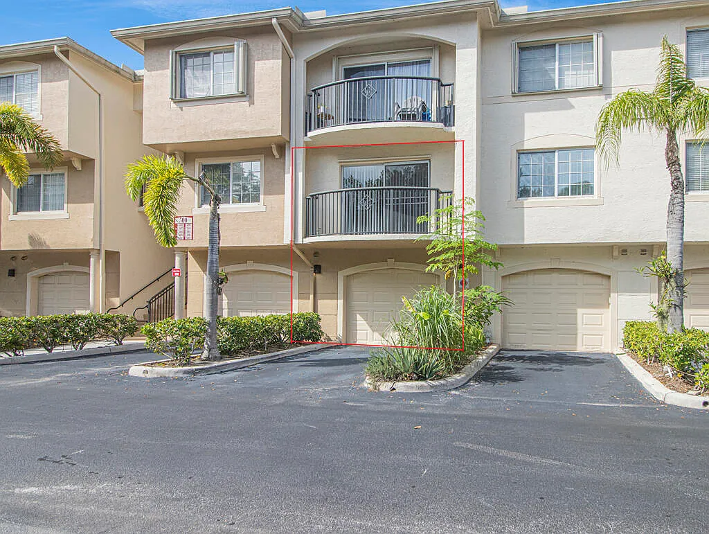 2 bed, 2.0 bath, 1107 sqft, $2,500 — Photo 2