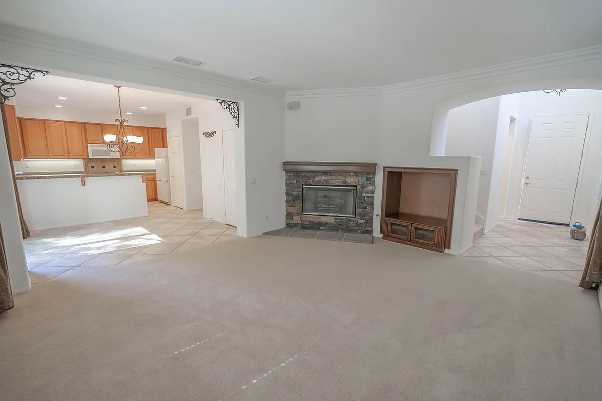 Building Photo - 27552 Weeping Willow Dr