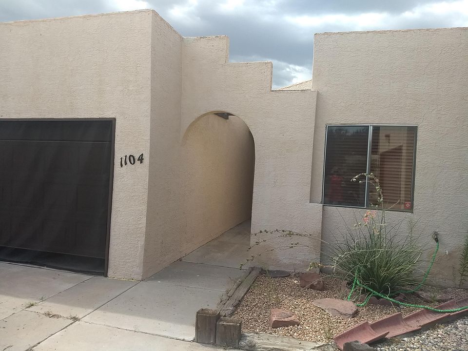 1st image of 1104 Calle Del Valle
