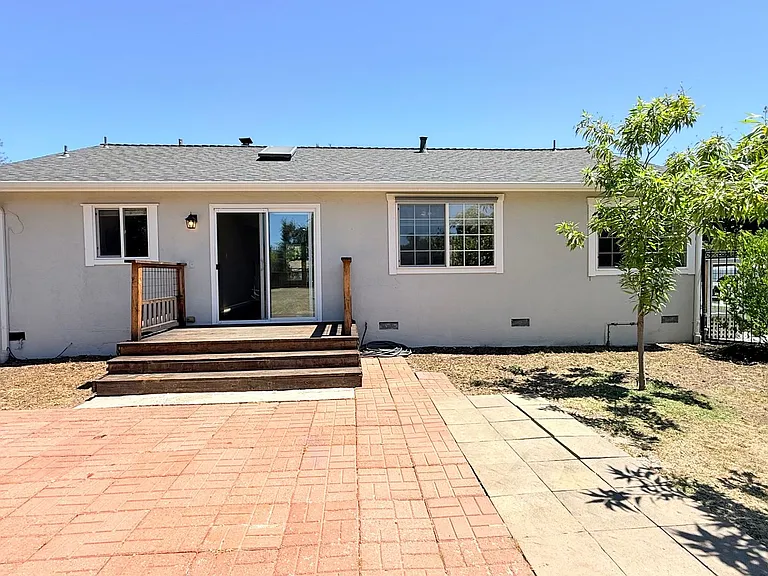 205 Barbara Ct — Photo 33