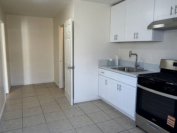 3rd image of 13427 Cerise Ave